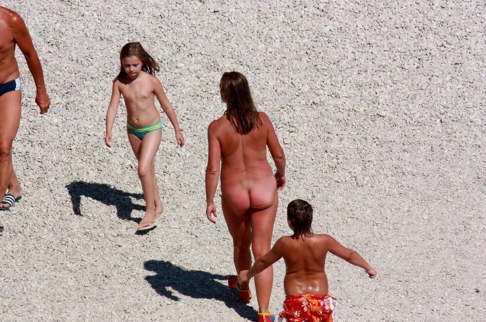 Naturism photo gallery # 8 - In naturism, people are equal regardless of circumstances