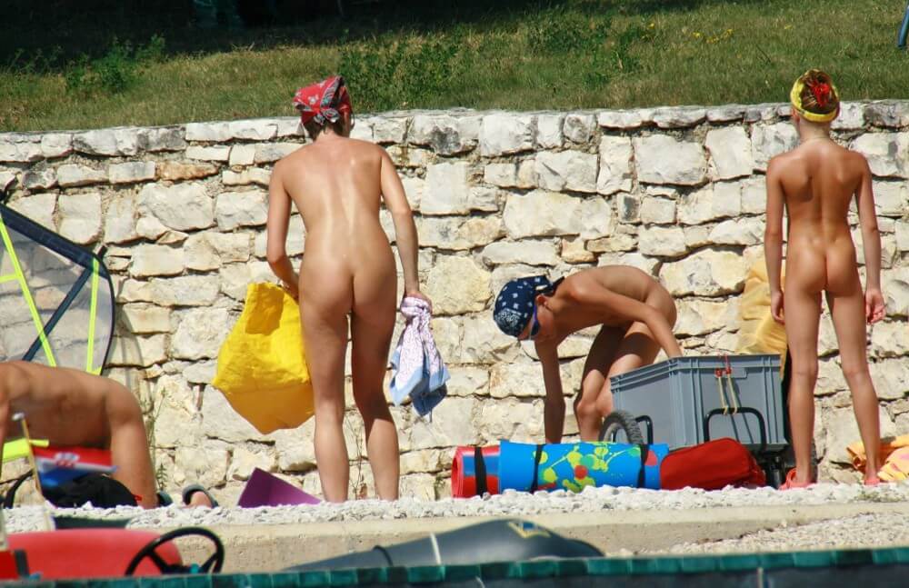 Sporty and Athletic Sands gallery - Nudism helps you get rid of insecurities and clothes