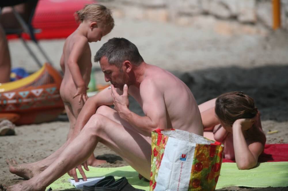 Nude Beach Assortment photos - Nudism reduces self-consciousness