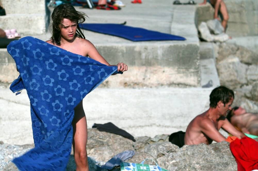 Nudist Rocky Family Angle - Living together in nature is a hallmark of nudists