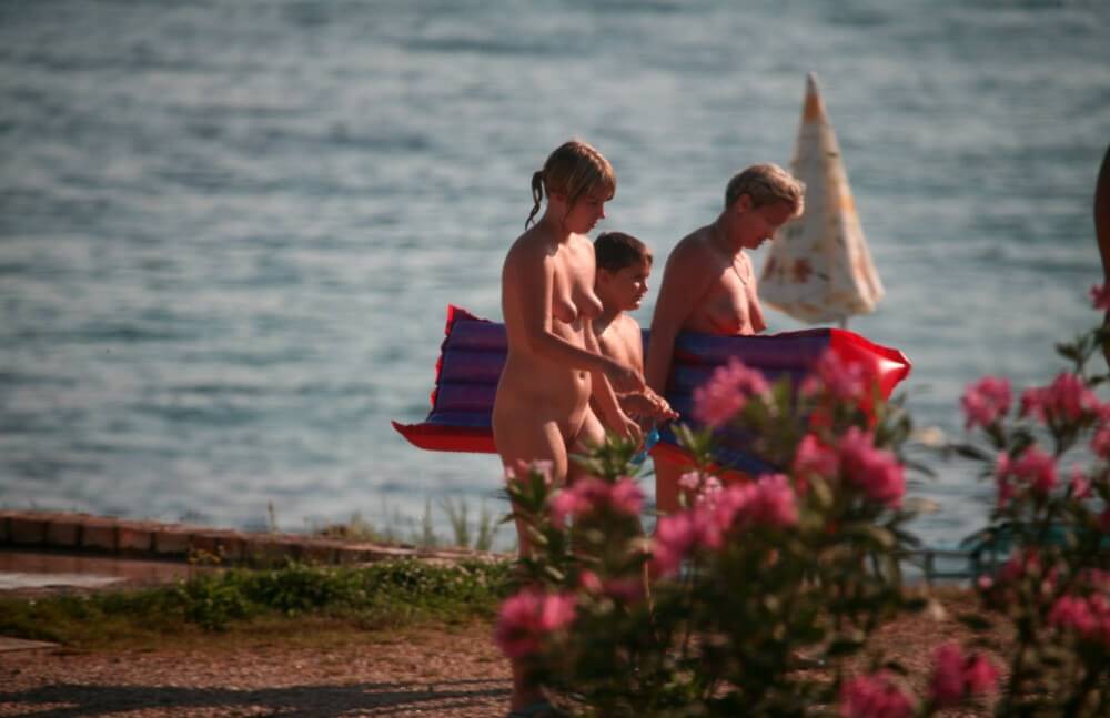 Dusk Til Dawn Showering phoros - Naturism and nudism value openness and sincerity