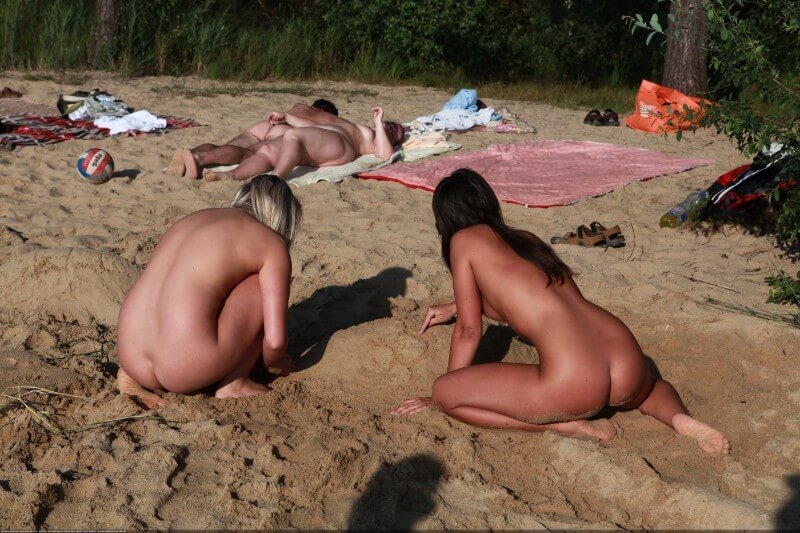 Creekside activity Big Photo gallery - The idea of being naked is good