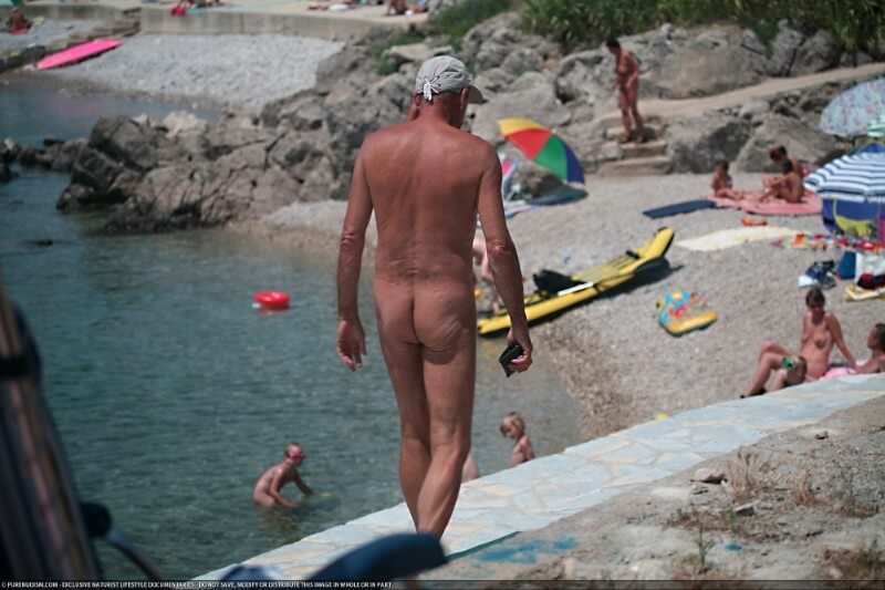 Nudist Shore Walking pics - Nudism helps overcome complexes and fears