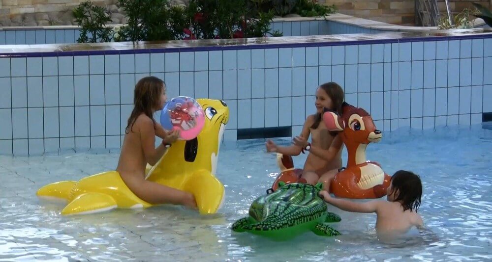 Aqua Extravaganza 1 Full HD - A naturist strives for inner harmony and emotional balance