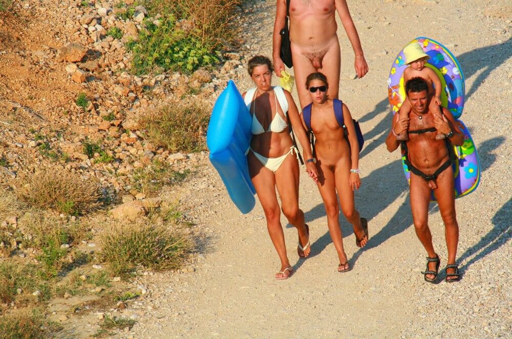 Ula FKK Beach Entry Hills pics - Naturism teaches respect for nature