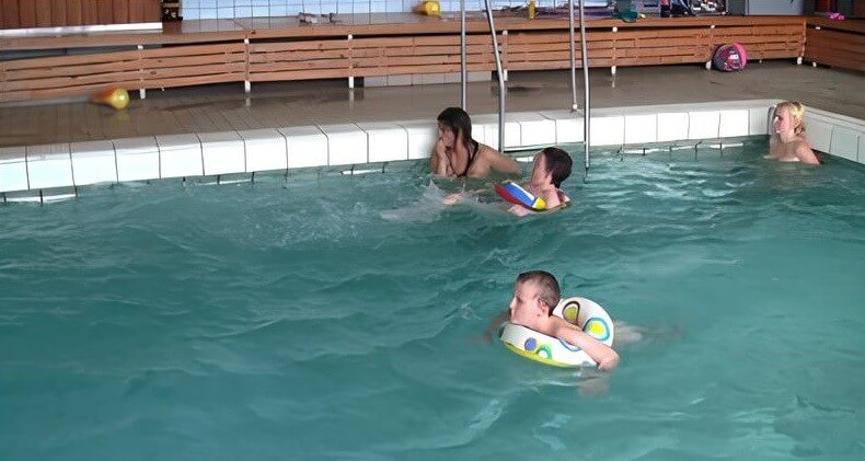 Swimming center club Full HD - In ancient times, sports were practiced in the nude