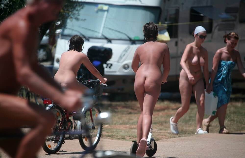 Park Misc Walks pics - It helps people understand that the naked body is not an object to be judged