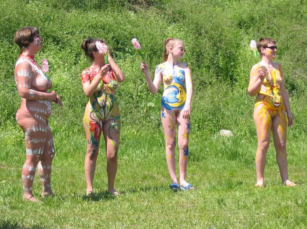Family String-Apple Game Pics - Nudism promotes respect for the environment