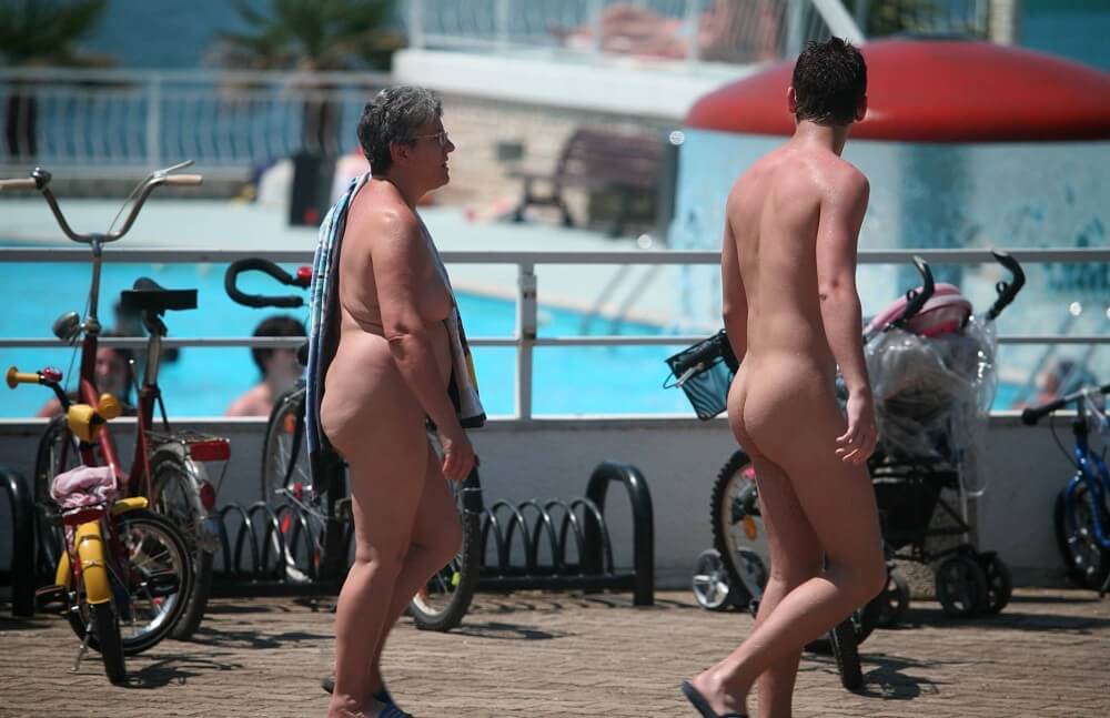 Sun-Soaked Sidewalk pics - We have no objection to the phenomenon itself