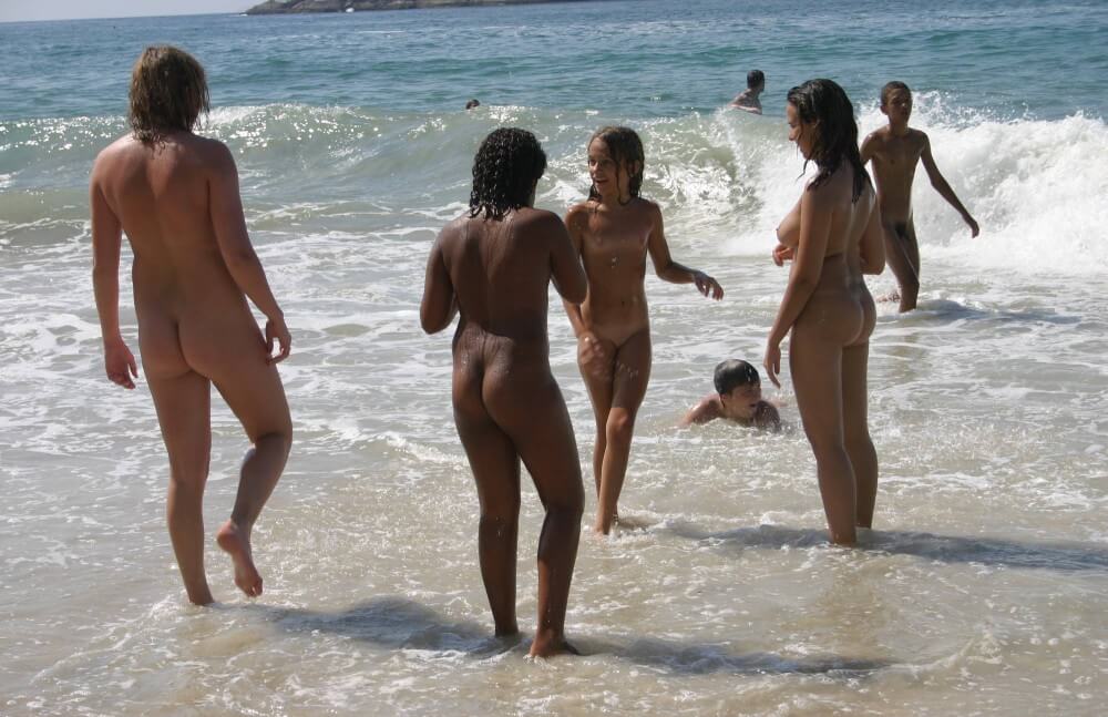 Brazils Water Refreshing pics - Nudism helps strengthen friendships