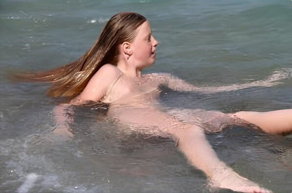 Turqoise Water Splash pics - Taking Off Ones Clothes