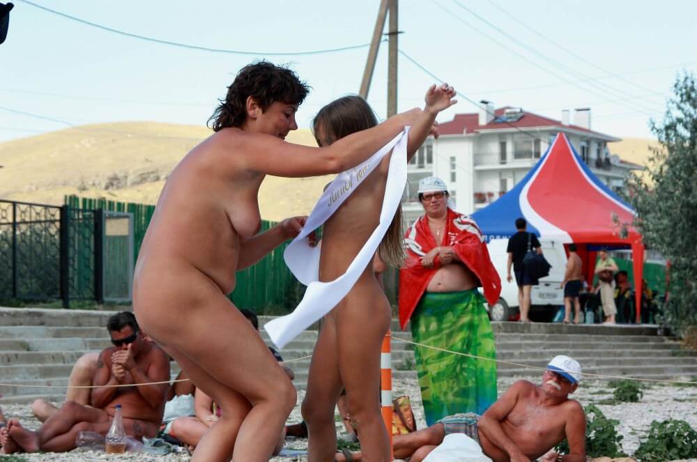 Presenting Mini Awards photos - The natural beauty of the body is revealed in nudism