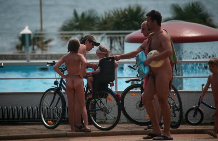 Freedom on two wheels: how cycling and hiking enrich the lives of nudists - The desire to admire the human form