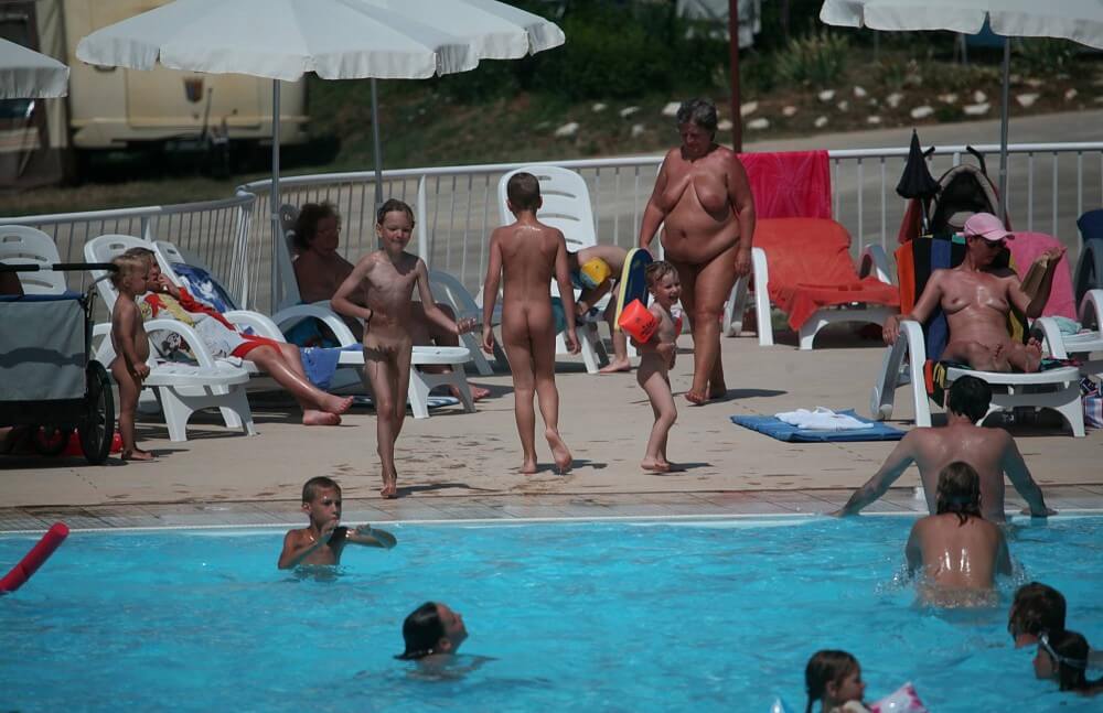 Naturist Afternoon Pool Games pics - Naturism as a lifestyle