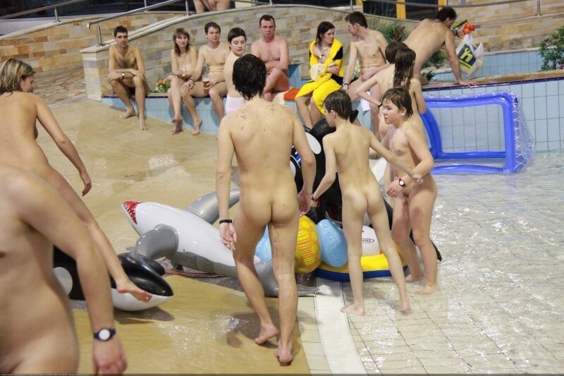 Pool day celebration Big gallery - Boundaries disappear in the world of naturism and nudism
