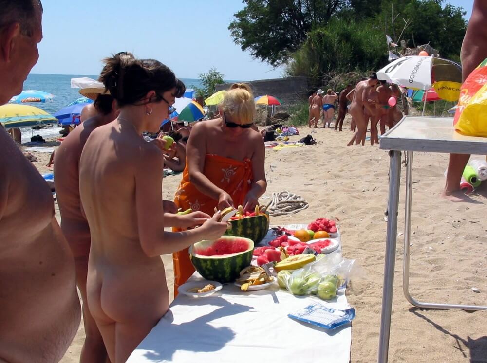 Bulgarian Nude Day Preps pics - Nudists value harmony and tranquility