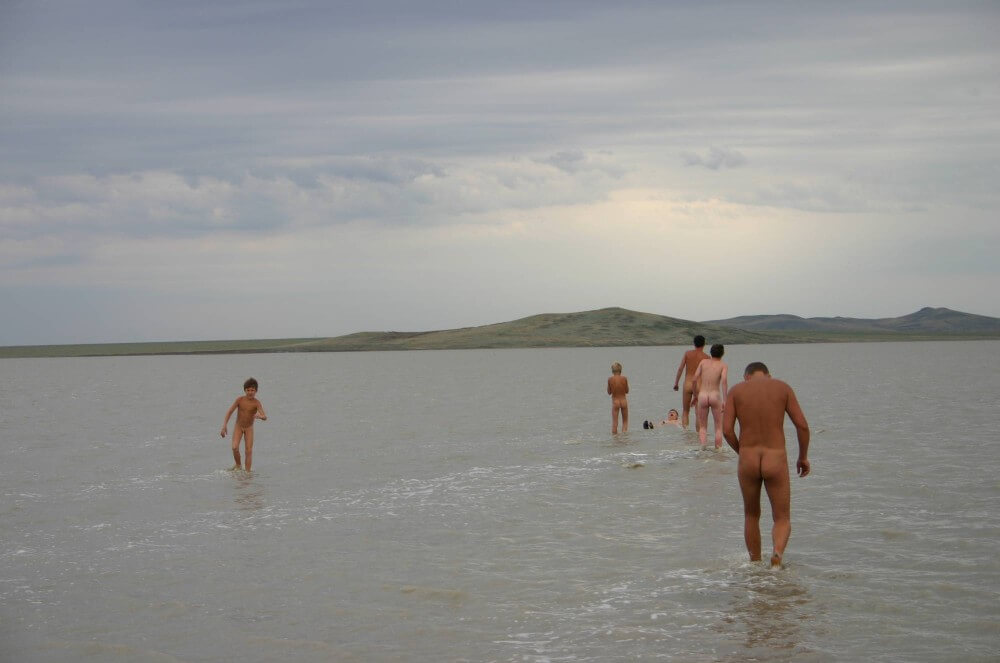 Black-Sea Body Mud Shots pics - A nudist values simplicity in life and naturalness in expression