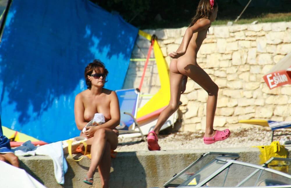 Bright Day Sun Tanning pics - Nudism promotes happiness and well-being