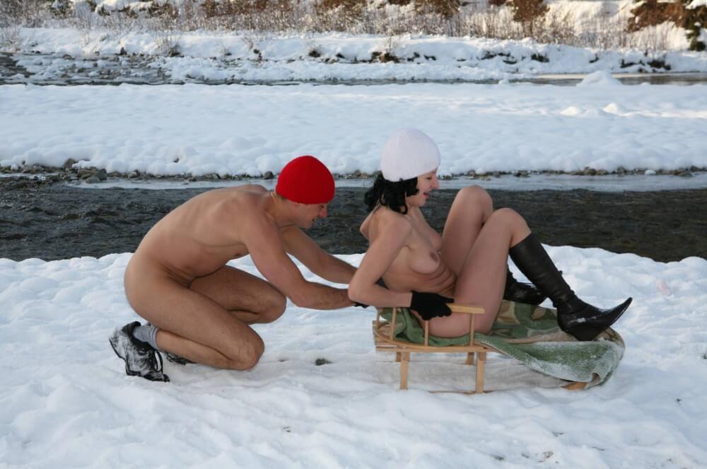 Naturist Girl Snow Day Couples Sled pics - Ordinary people as naturists
