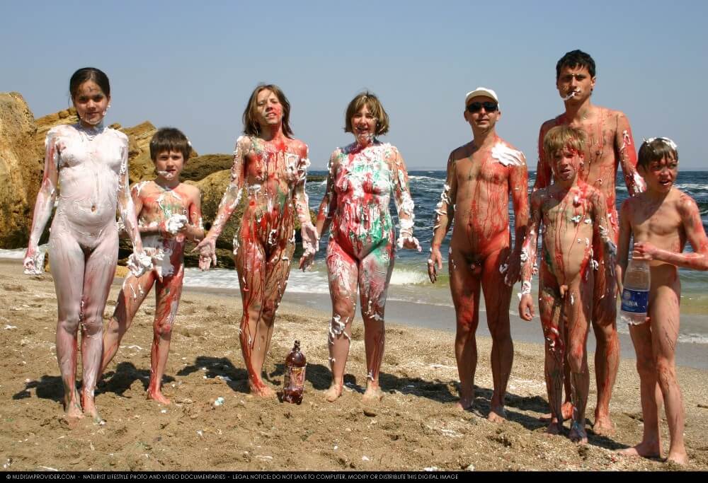 Naturism photo gallery # 58 - Freedom of the body means equality for all