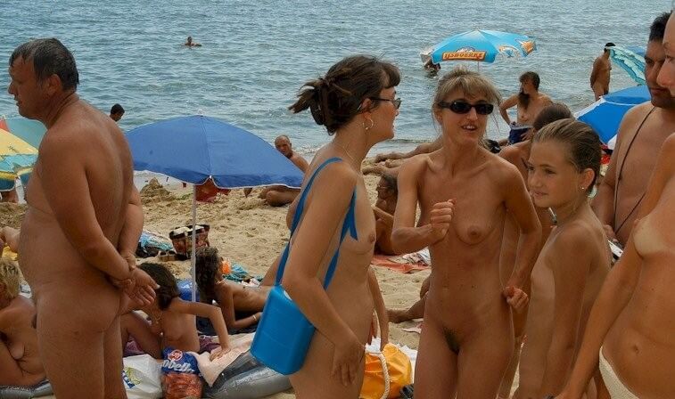 Documentary video naturism 1999 - The impact of naturism on health