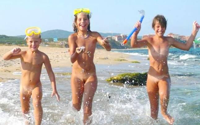 Naturism photo gallery # 27 - Freedom and harmony in the practice of nudism and the naturist movement