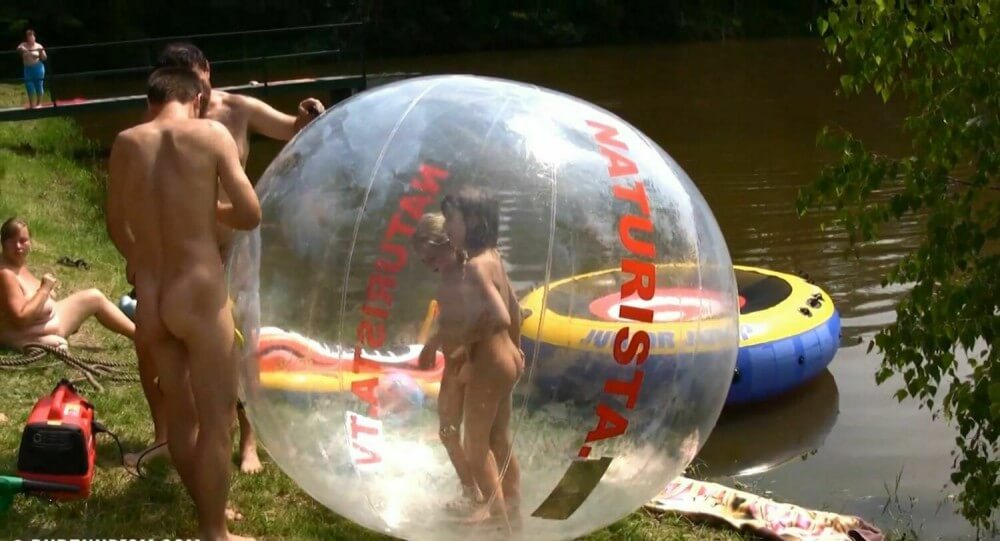 Daytime Family Picnic Full HD - Nudity helps overcome insecurities and fears