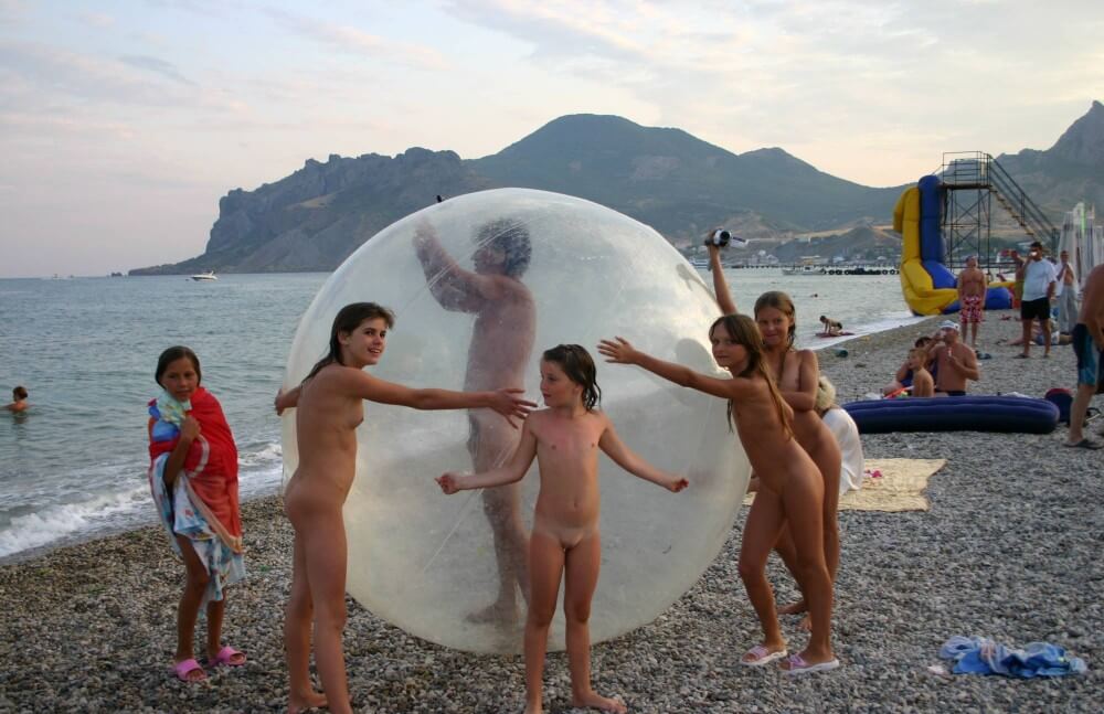 Pics Walk on the Beach Balloon - Nudity as part of a life free from shame and fear of ones own nakedness