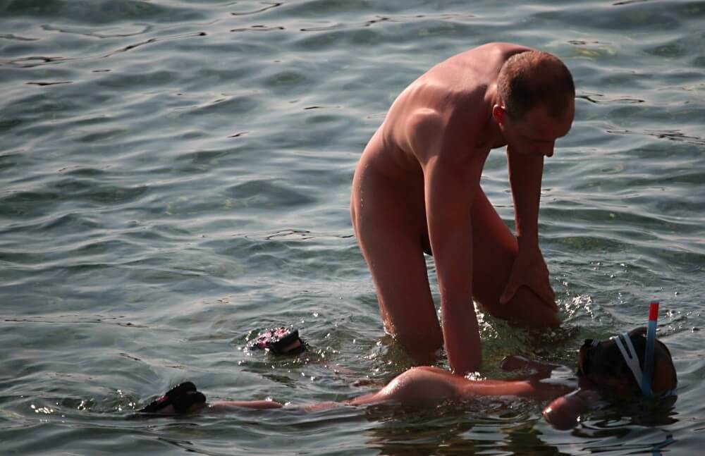 Father Floats His Daughter pics - The Lifestyle of Naturism Supporters