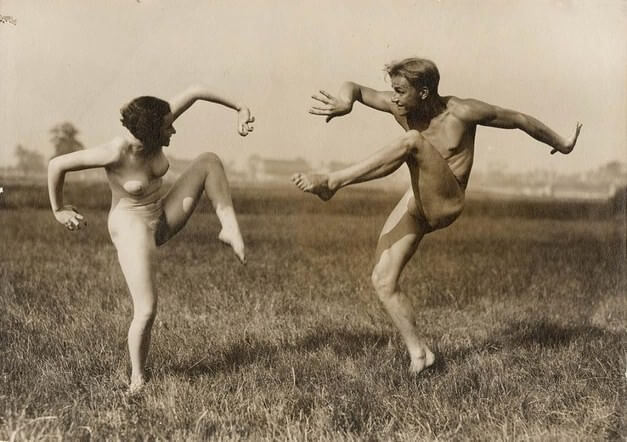 Jazz, dancing and naturism - Nudity is only possible among people