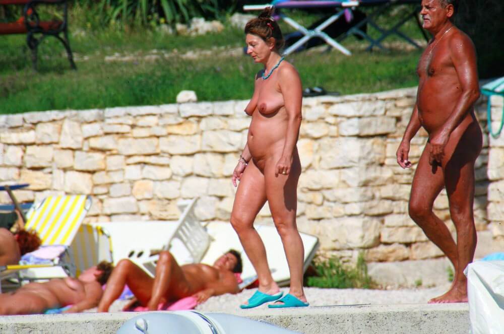 Ula FKK Wall-Side Passby photos - Spontaneous Nudism Thrives
