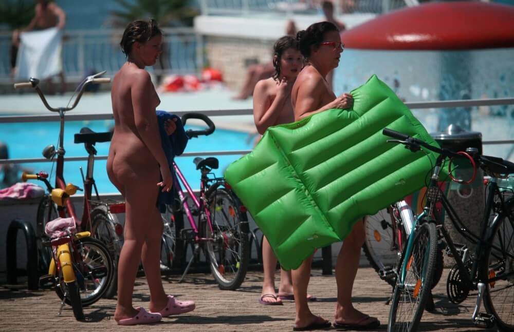 Outdoor Pool Sideliners pics - It helps people understand that the naked body is not an object to be judged
