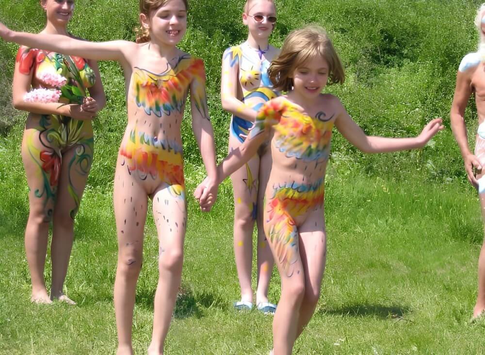Naturism photo gallery # 29 - The body looks beautiful and natural in its natural, unadorned state