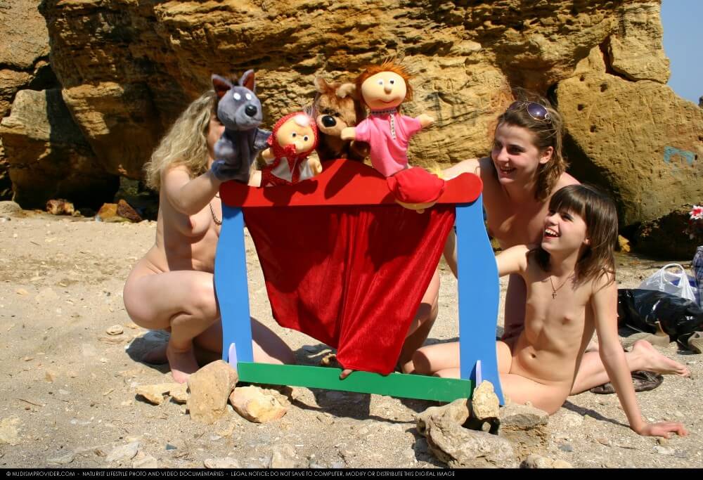 Premium Content # 33 - Being oneself is the foundation of nudism
