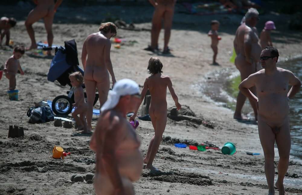 Jr Coastal Beach Paradise pics - Nudism fosters trust if you are sincere