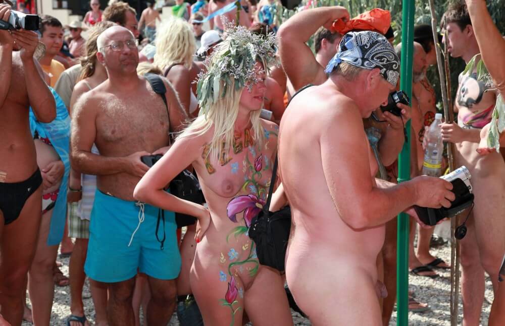 Neptune Painting Couple pics - Freedom is part of naturism