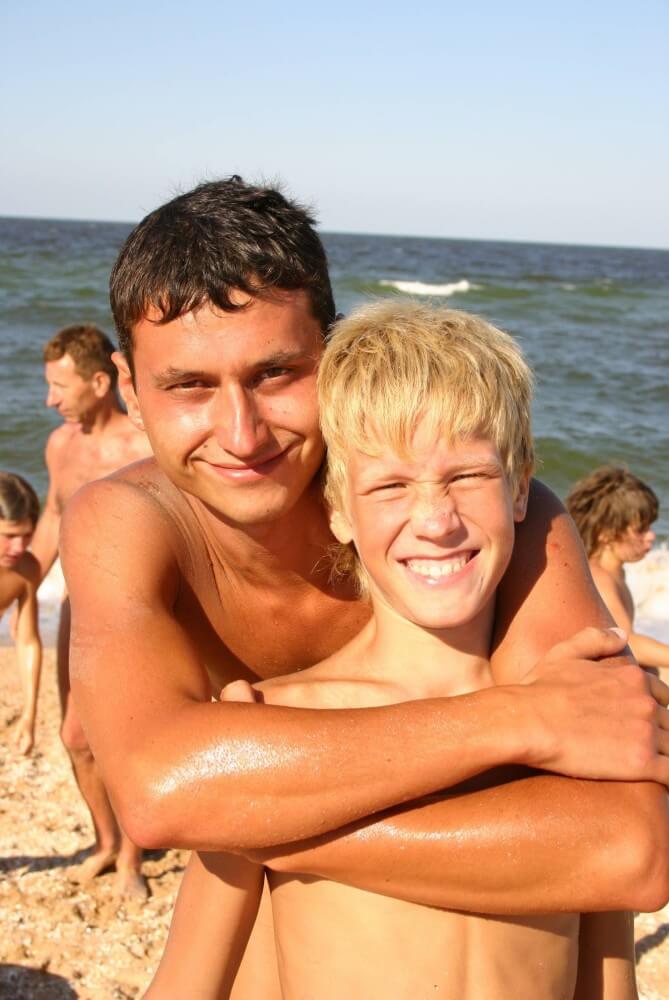 Naturist Group Pictures - Lightheartedness and ease are characteristic features of the practice of nudism and naturism