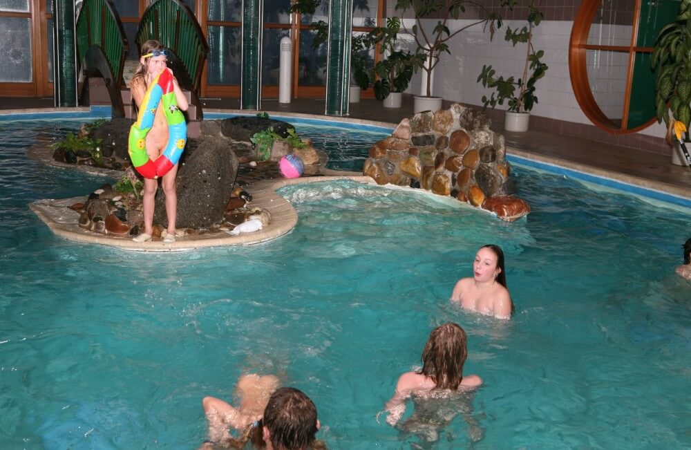 2010 Gym and Sauna gallery - Overcoming shame and awkwardness when taking off clothes
